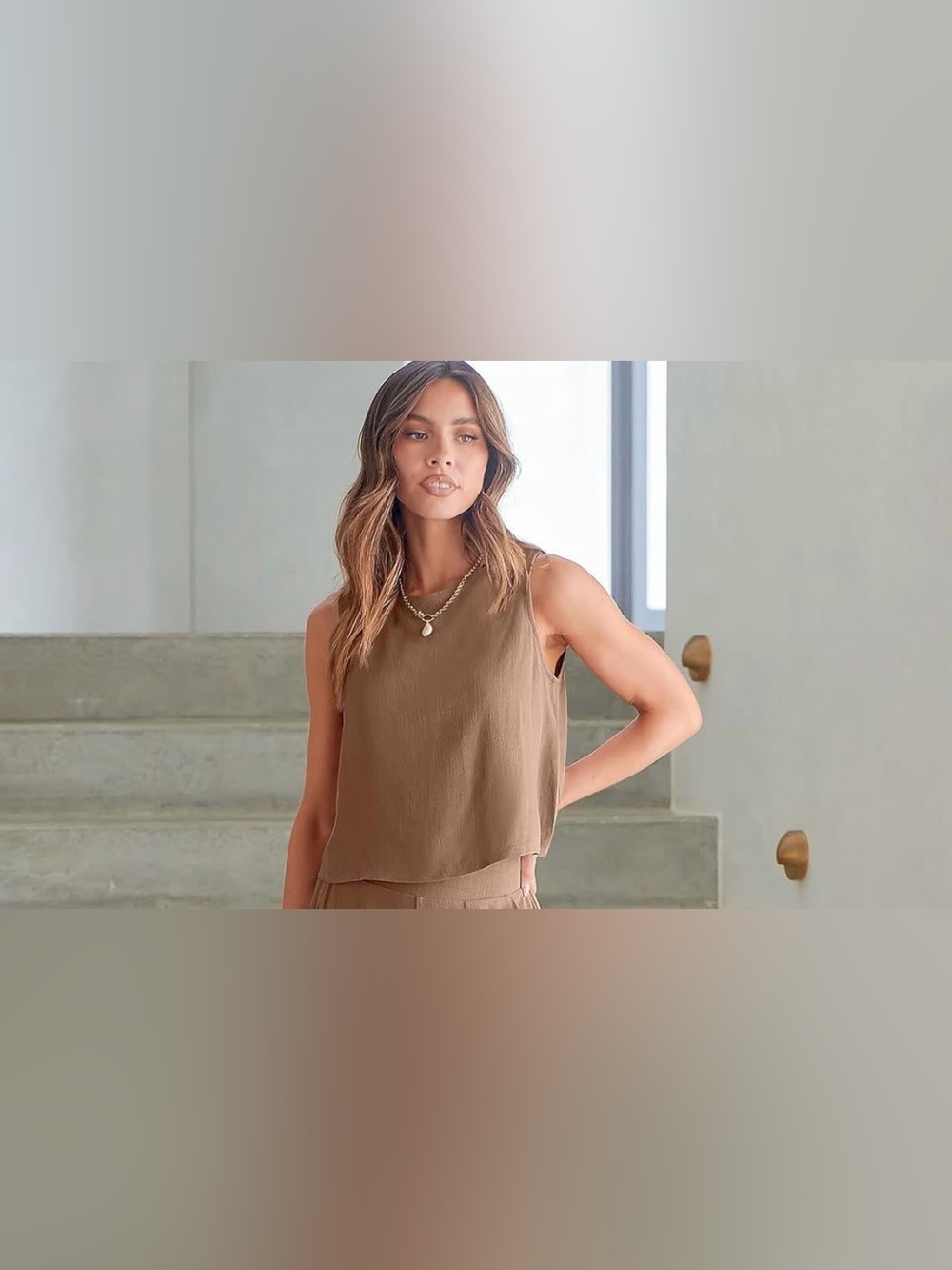 Sleeveless Cropped Tank Top in Light Brown